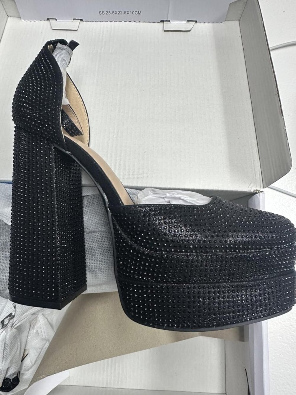 DREAM PAIRS Women's Black Rhinestone Closed Toe Heel High Pump Platform Shoes